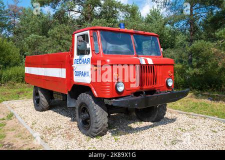 SHARYA, RUSSIE - 07 AOÛT 2022 : camion d'incendie AC-30 de la Garde forestière russe basé sur GAZ-66 lors d'une journée ensoleillée d'été Banque D'Images