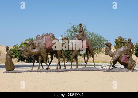 SAMARKAND, OUZBÉKISTAN - 13 SEPTEMBRE 2022 : la composition sculpturale « Caravan » sur le territoire de l'ancienne colonie d'Afrasiyab Banque D'Images