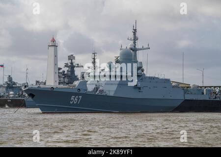 KRONSTHADT, RUSSIE - 07 OCTOBRE 2022 : petit roquette de 'Mytishchi' dans le port de Kronstadt, le jour d'octobre Banque D'Images