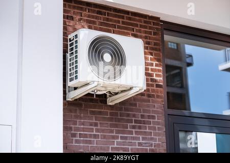 Climatiseur et pompe à chaleur. Unité du système HVAC divisée Banque D'Images