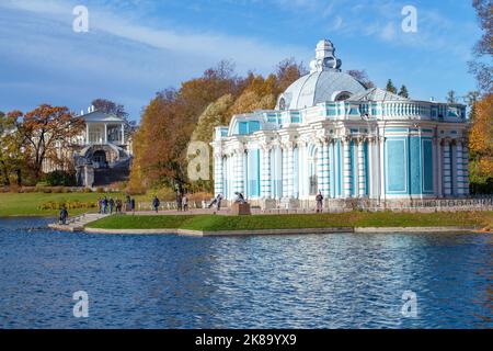 POUCHKINE, RUSSIE - 11 OCTOBRE 2022 : grotte du Pavillon en automne doré. Catherine Park sur le Tsarskoye Selo Banque D'Images