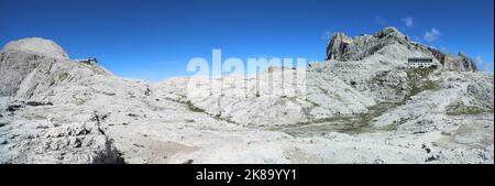 panorama des dolomites et des alpes italiennes depuis le sommet du mont Rosetta au-dessus de la ville de San martino di Castrozza Banque D'Images