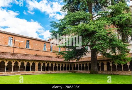 Cloître de l'abbaye Saint-Pierre de Moissac, dans le Tarn et Garonne, en Occitanie, France Banque D'Images