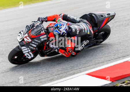 22nd octobre 2022 ; Sepang International circuit, Sepang, MALAISIE : MotoGP de Malaisie, FP 3 et qualification ; Aprilia Racing Rider Maverick Vinales pendant la pratique libre 3 au MotoGP de Malaisie Banque D'Images