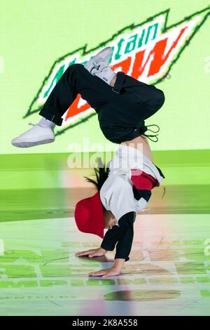 Séoul, Corée du Sud. 22nd octobre 2022. La B-girl Guo pu de l'équipe de Chine participe au match de la Round 1 du 2 ème jour du Championnat du monde de Breaking WDSF 2022 à Séoul, Corée du Sud, 22 octobre 2022. Crédit : Wang Yiliang/Xinhua/Alay Live News Banque D'Images