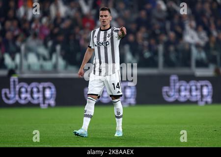 Turin, Italie. 21st octobre 2022. Arkadiusz Milik de Juventus FC gestes pendant la série Un match entre Juventus FC et Empoli FC au stade Allianz sur 21 octobre 2022 à Turin, Italie . Credit: Marco Canoniero / Alamy Live News Banque D'Images