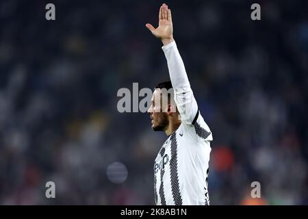 Turin, Italie. 21st octobre 2022. Filip Kostic de Juventus FC gestes pendant la série Un match de football entre Juventus FC et Empoli FC au stade Allianz sur 21 octobre 2022 à Turin, Italie . Credit: Marco Canoniero / Alamy Live News Banque D'Images