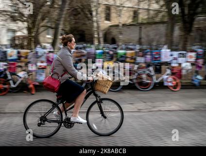 Étudiants Cyclisme universités passées n Cambridge Royaume-Uni Banque D'Images