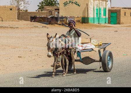 ABRI, SOUDAN - 25 FÉVRIER 2019 : chariot à ânes à abri, Soudan Banque D'Images