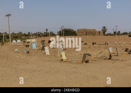 ABRI, SOUDAN - 25 FÉVRIER 2019 : cimetière d'abri, Soudan Banque D'Images