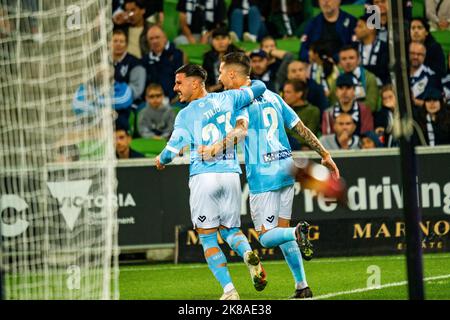 Melbourne, Australie. 22, octobre 2022. Melbourne City Forward Marco Tilio #23 et Melbourne City Forward Jamie Maclaren #9 célèbrent leur deuxième but lors de la série 3 de la saison masculine Isuzu Ute A-League 2022/23 entre la victoire de Melbourne et la ville de Melbourne. Credit: James Forrester/Alay Live News. Banque D'Images