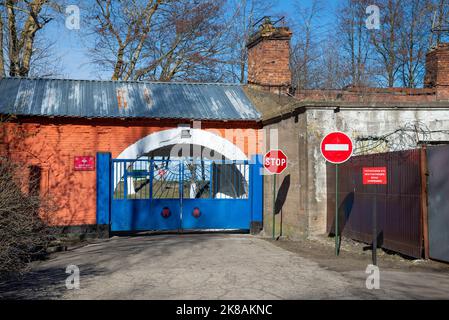 KRONSTADT, RUSSIE - 01 MAI 2022 : point de contrôle de l'unité militaire. Kronstadt, Russie Banque D'Images