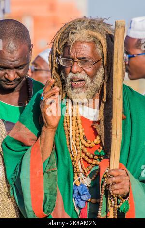 OMDURMAN, SOUDAN - 8 MARS 2019 : Derviches soufis lors d'une cérémonie au cimetière de Hamed al Nil à Omdurman, Soudan Banque D'Images