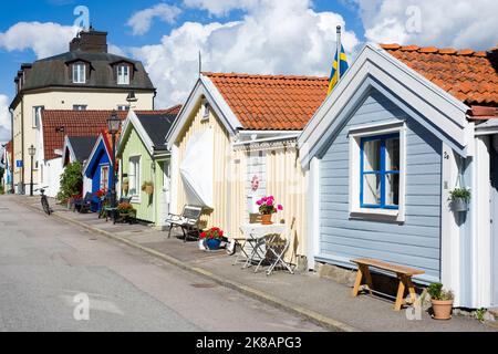 Maisons en bois colorées à Bjorkholmen, le plus ancien quartier de Karlskrona, en Suède Banque D'Images