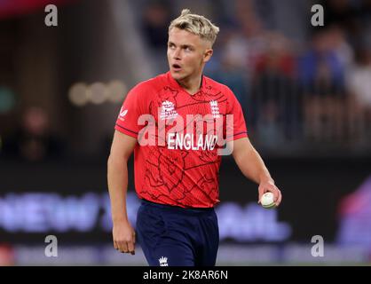 Sam Curran, le bowler d'Angleterre, lors du match de groupe de la coupe du monde T20 de l'ICC, au stade Optus, à Perth. Date de la photo: Samedi 22 octobre 2022. Banque D'Images