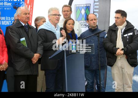 De gauche à droite, Jean-Claude Carle, sénateur de haute-Savoie, Jean-Marc Peillex, maire de Saint-Gervais-les-bains, Aulore Termoz, conseillère commu Banque D'Images