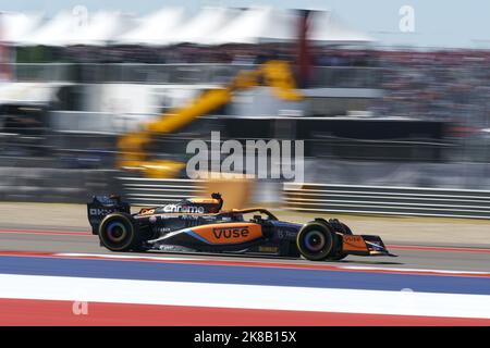 Alex Palou, pilote d'essai espagnol de Formule 1, de l'équipe McLaren F1 en action lors de la première séance d'entraînement libre du Grand Prix des États-Unis de Formule 1 au circuit des Amériques à Austin, Texas, vendredi, 21 octobre 2022. La course est sur 23 octobre. Photo de Greg Nash/UPI Banque D'Images