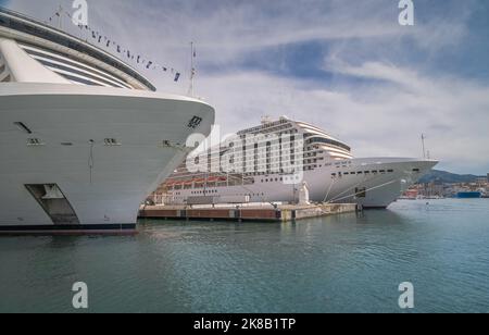 Navires de croisière MSC Musica et MSC Seaside au port de Gênes en Italie sur 17 juillet 2021. Banque D'Images