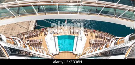 Marseille, France - 08 septembre 2018 : vue depuis le pont arrière du navire de croisière MSC Seaview, un bateau de croisière MSC Cruises. Banque D'Images