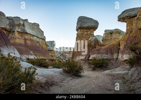 Photo prise dans Paint Mines Interpretive Park dans les plaines orientales du Colorado (près de Calhan) - cette région est formée par les vents et contient des merveilles naturelles. Banque D'Images