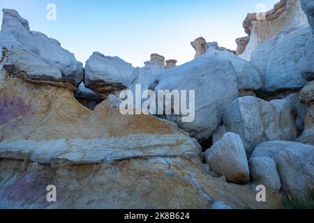 Photo prise dans Paint Mines Interpretive Park dans les plaines orientales du Colorado (près de Calhan) - cette région est formée par les vents et contient des merveilles naturelles. Banque D'Images