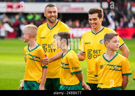 Rotterdam - Burak Yilmaz de Fortuna Sittard, Inigo Cordoba de Fortuna Sittard pendant le match entre Feyenoord et Fortuna Sittard au Stadion Feijenoord de Kuip le 22 octobre 2022 à Rotterdam, pays-Bas. (Box to Box Pictures/Yannick Verhoeven) Banque D'Images