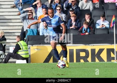 Milton Keynes, Royaume-Uni. 22nd octobre 2022. Wycombe Wanderers Jordan Obita lors de la première moitié du match Sky Bet League 1 entre MK Dons et Wycombe Wanderers au stade MK, Milton Keynes, le samedi 22nd octobre 2022. (Credit: John Cripps | MI News) Credit: MI News & Sport /Alay Live News Banque D'Images