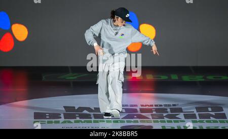 (221022) -- SÉOUL, 22 octobre 2022 (Xinhua) -- la B-girl ami de Team Japan participe au match final du Championnat du monde de Breaking WDSF 2022 à Séoul, Corée du Sud, 22 octobre 2022. (Xinhua/Wang Yiliang) Banque D'Images