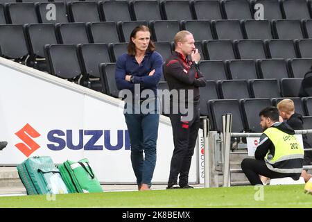 Gareth Ainsworth, Manager de Wycombe Wanderers, lors de la deuxième partie du match Sky Bet League 1 entre MK Dons et Wycombe Wanderers au stade MK, Milton Keynes, le samedi 22nd octobre 2022. (Credit: John Cripps | MI News) Credit: MI News & Sport /Alay Live News Banque D'Images