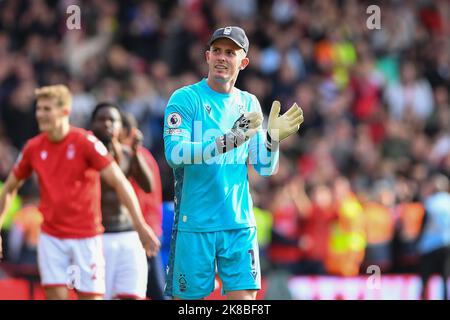 Nottingham, Royaume-Uni. 22nd octobre 2022Nottingham gardien de forêt, Dean Henderson célèbre la victoire lors du match de la Premier League entre Nottingham Forest et Liverpool au City Ground, à Nottingham, le samedi 22nd octobre 2022. (Credit: Jon Hobley | MI News) Credit: MI News & Sport /Alay Live News Banque D'Images