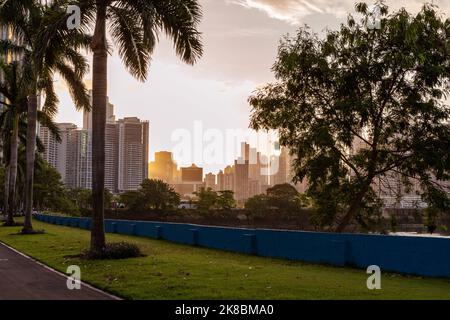 Gratte-ciels de Panama City, gratte-ciel sur un fond. Destination touristique populaire en Amérique centrale. Banque D'Images