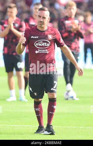 Salerno, Italie. 22nd octobre 2022. Franck Ribery, de l'US Salernitana, salue les fans de Salerne pour ses adieux au football pendant la série Un match entre l'US Salernitana 1919 et Spezia Calcio au Stadio Arechi Credit: Independent photo Agency/Alay Live News Banque D'Images