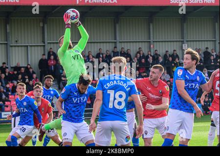 Salford, Royaume-Uni. 22nd octobre 2022. Vítězslav Jaroš de Stockport County FC fait une économie lors du match Sky Bet League 2 entre Salford City et Stockport County à Moor Lane, Salford le samedi 22nd octobre 2022. (Credit: Ian Charles | MI News) Credit: MI News & Sport /Alay Live News Banque D'Images