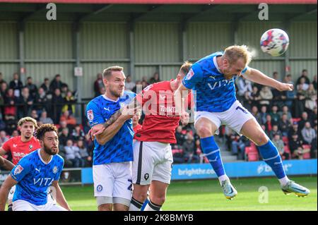 Salford, Royaume-Uni. 22nd octobre 2022. Ryan Croasdale, du Stockport County FC, dirige le ballon lors du match Sky Bet League 2 entre Salford City et Stockport County à Moor Lane, Salford, le samedi 22nd octobre 2022. (Credit: Ian Charles | MI News) Credit: MI News & Sport /Alay Live News Banque D'Images