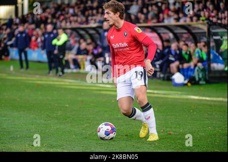 Salford, Royaume-Uni. 22nd octobre 2022. Lorent Tolaj de Salford City avec le ballon lors du match Sky Bet League 2 entre Salford City et Stockport County à Moor Lane, Salford, le samedi 22nd octobre 2022. (Credit: Ian Charles | MI News) Credit: MI News & Sport /Alay Live News Banque D'Images