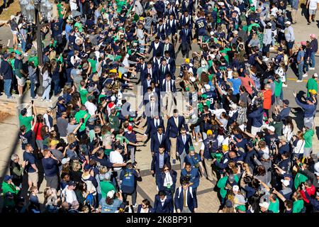 South Bend, Indiana, États-Unis. 22nd octobre 2022. Lors du match de football de la NCAA entre les rebelles de l'UNLV et les notre-Dame qui combattent l'irlandais au stade notre-Dame de South Bend, Indiana. John Mersiits/CSM/Alamy Live News Banque D'Images