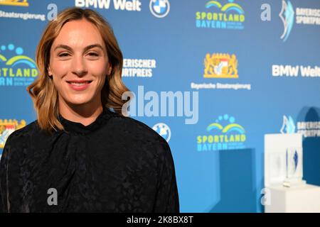 Munich, Allemagne. 22nd octobre 2022. Alexandra Burghardt, sprinteuse allemande, lors de la présentation du Bavarian Sports Award 2022 à BMW Welt. Credit: Felix Hörhager/dpa/Alay Live News Banque D'Images