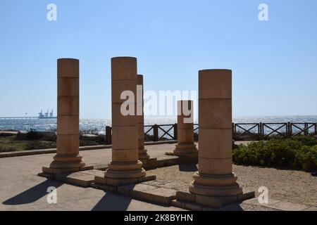 Palais promontoire - vestiges de la cité médiévale fortifiée - Parc national de Césarée, Israël Banque D'Images