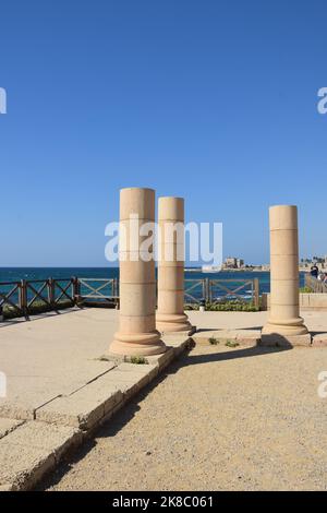 Palais promontoire - vestiges de la cité médiévale fortifiée - Parc national de Césarée, Israël Banque D'Images