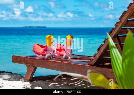Concept romantique de masques de natation rose couple Banque D'Images