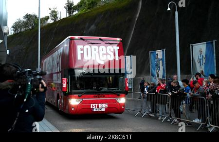 Le bus de l'équipe de Nottingham Forest pendant le match de Premier League entre Brighton et Hove Albion et Nottingham Forest au stade de la communauté American Express, Royaume-Uni - 18th octobre 2022 usage éditorial uniquement. Pas de merchandising. Pour les images de football, les restrictions FA et Premier League s'appliquent inc. Aucune utilisation Internet/mobile sans licence FAPL - pour plus de détails, contactez football Dataco Banque D'Images