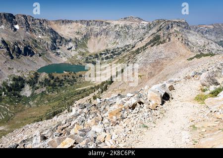 Lac Solitude situé en dessous du sentier du lac Solitude lorsqu'il descend de la division Paintbrush. Parc national de Grand Teton, Wyoming Banque D'Images