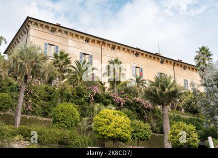 Vue sur le palais Borromeo situé sur l'île de Madre sur le lac majeur, Piémont, Italie Banque D'Images