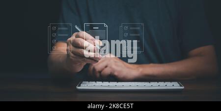 Affaires en ligne avec contact de signature électronique sur téléphone mobile, signature électronique, gestion de documents numériques, bureau sans papier, signature contact d'affaires Banque D'Images