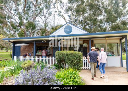 Lac Canobolas réserve près d'Orange en Nouvelle-Galles du Sud avec café et restaurant dans le parc de réserve, Nouvelle-Galles du Sud, Australie Banque D'Images