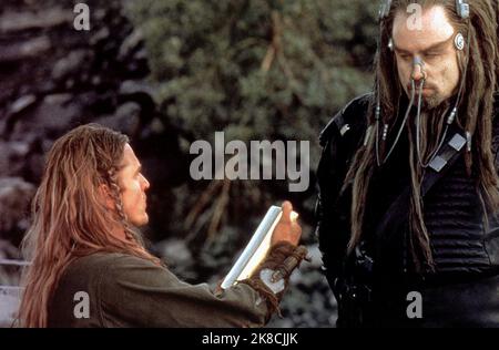 Barry Pepper & John Travolta film: Battlefield Earth (USA 2000) personnages: Jonnie Goodboy Tyler & Terl / Literaturverfilmung (basé sur le livre de L. Ron Hubbard) Directeur: Roger Christian 10 mai 2000 **AVERTISSEMENT** cette photographie est à usage éditorial exclusif et est le copyright de WARNER BROS. Et/ou le photographe assigné par la Société de film ou de production et ne peut être reproduite que par des publications dans le cadre de la promotion du film ci-dessus. Un crédit obligatoire pour WARNER BROS est requis. Le photographe doit également être crédité lorsqu'il est connu. Aucune utilisation commerciale ne peut être accordée sans Banque D'Images