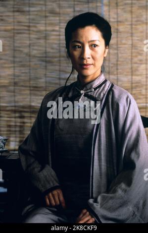 Michelle Yeoh film: Crouching Tiger, Hidden Dragon (WO hu cang long) personnages: Yu Shu lien TW/CHN/HK/USA 2000, Directeur: ANG Lee 18 mai 2000 **AVERTISSEMENT** cette photographie est destinée à un usage éditorial exclusif et est protégée par les droits d'auteur de SONY PICTURES CLASSIQUES et/ou du photographe attribué par la société film ou production et ne peut être reproduite que par des publications dans le cadre de la promotion du film ci-dessus. Un crédit obligatoire pour LES CLASSIQUES SONY PICTURES est requis. Le photographe doit également être crédité lorsqu'il est connu. Aucune utilisation commerciale ne peut être accordée sans l'autorisation écrite de film Compas Banque D'Images