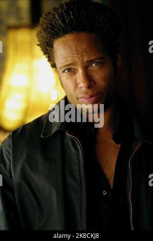 Gary Dourdan film: CSI: Crime Scene Investigation; C.S.I.: Crime Scene Investigation (TV-Serie) USA/CAN 2000-2015, / Alter Titel: 'CSI - Las Vegas' 06 octobre 2000 **AVERTISSEMENT** cette photographie est destinée à un usage éditorial exclusif et est protégée par les droits d'auteur de CBS et/ou du photographe attribué par la société film ou production et ne peut être reproduite que par des publications dans le cadre de la promotion du film ci-dessus. Un crédit obligatoire pour CBS est requis. Le photographe doit également être crédité lorsqu'il est connu. Aucune utilisation commerciale ne peut être accordée sans l'autorisation écrite de la Société du film. Banque D'Images