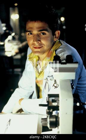 Eric Szmanda film: CSI: Crime Scene Investigation; C.S.I.: Crime Scene Investigation (TV-Serie) USA/CAN 2000-2015, / Alter Titel: 'CSI - Las Vegas' 06 octobre 2000 **AVERTISSEMENT** cette photographie est destinée à un usage éditorial exclusif et est protégée par les droits d'auteur de CBS et/ou du photographe attribué par la société film ou production et ne peut être reproduite que par des publications dans le cadre de la promotion du film ci-dessus. Un crédit obligatoire pour CBS est requis. Le photographe doit également être crédité lorsqu'il est connu. Aucune utilisation commerciale ne peut être accordée sans l'autorisation écrite de la Société du film. Banque D'Images
