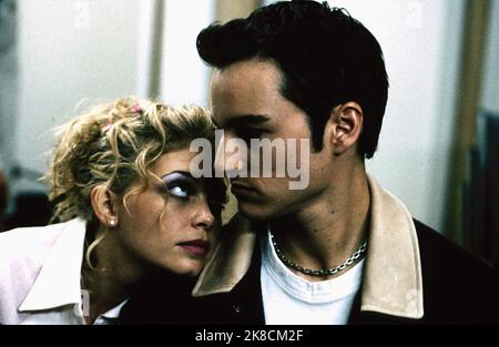 Film Amanda Detmer & Kerr Smith : destination finale (USA/CAN 2000) personnages : Terry Chaney & carter Horton Directeur : James Wong 16 mars 2000 **AVERTISSEMENT** cette photographie est à usage éditorial exclusif et est le droit d'auteur d'UN NOUVEAU CINÉMA DE LIGNE et/ou du photographe assigné par la Société de film ou de production et ne peut être reproduite que par des publications dans le cadre de la promotion du film ci-dessus. Un crédit obligatoire pour UNE NOUVELLE LIGNE DE CINÉMA est requis. Le photographe doit également être crédité lorsqu'il est connu. Aucune utilisation commerciale ne peut être accordée sans l'autorisation écrite de la Société du film. Banque D'Images